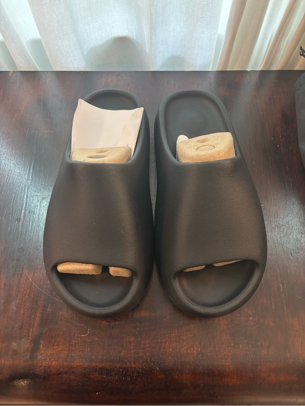 Yeezy slide mens 10 womens 11.5 onyx